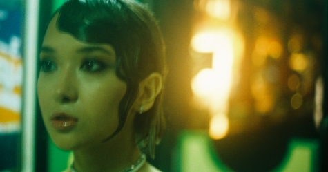 Премьера на BURO.: ленивое утро и добрая меланхолия в клипе Dequine на песню «На Западе»