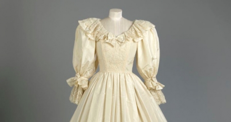 В Лондоне открылась выставка со свадебным платьем принцессы Дианы