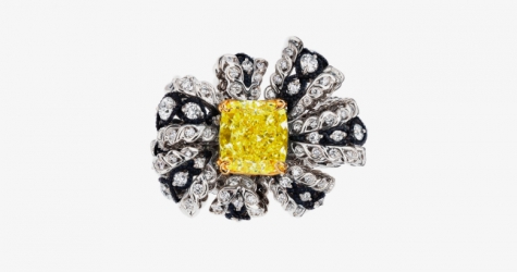 В Москве можно увидеть уникальные украшения и часы Dior