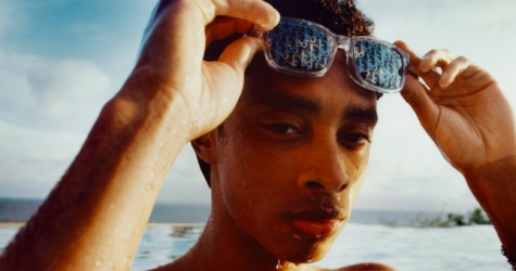 Ким Джонс выпустил очки с узором Oblique на линзах для пляжной капсулы Dior