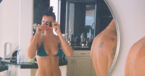 Дуа Липа показала пленочные снимки с отдыха с Анваром Хадидом