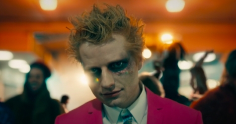 Эд Ширан изобразил вампира в клипе на песню «Bad Habits»