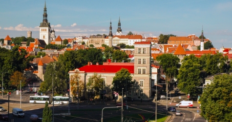 Власти Эстонии разрешили въезд россиянам с прививкой от COVID-19