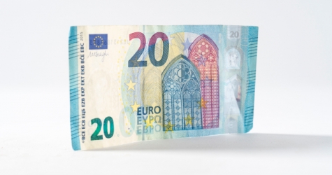 Биржевой курс евро впервые за четыре года превысил 84 рубля