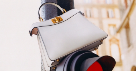 Fendi представил мини-версию сумки Peekaboo ISeeU