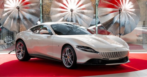 Ferrari представила в Москве новые автомобили Roma 2+, F8 Tributo и F8 Spider