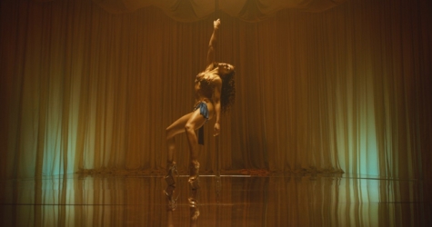 FKA Twigs выпустила первое сольное видео за три года — клип «Cellophane»