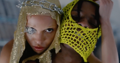 A$AP Rocky и FKA Twigs угоняют автомобиль в видео на трек «Fukk Sleep»
