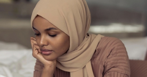 Модель в хиджабе Халима Аден стала амбассадором турецкого ритейлера Modanisa