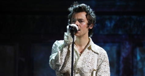 Гарри Стайлз повторил образ принцессы Дианы со свитером в овечках