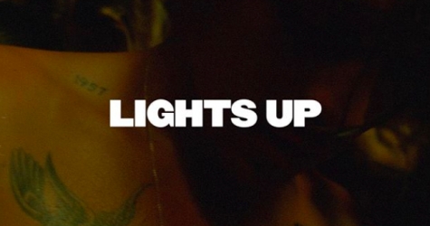 Гарри Стайлз отдыхает на вечеринке и катается на мотоцикле в клипе «Lights Up»