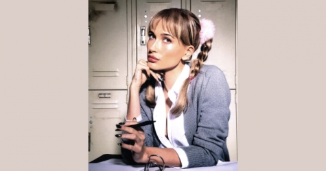 Хейли Бибер повторила культовые образы Бритни Спирс в честь Хеллоуина