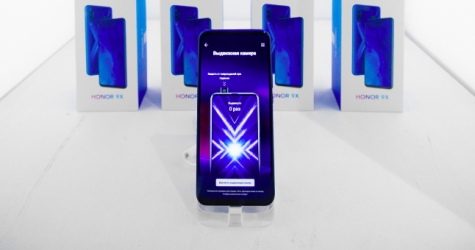 Панорамный экран и тройная камера: Honor представил новый смартфон Honor 9X