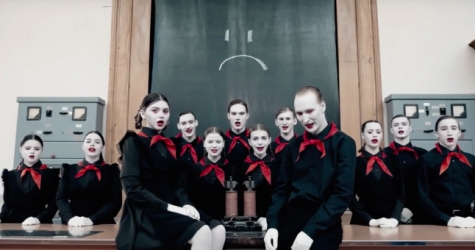 Группа Ic3peak выпустила клип «Марш», вдохновленный советской эстетикой