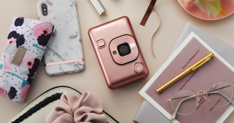 Fujifilm представила новую фотокамеру Instax mini LiPlay