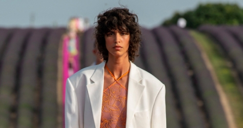 Jacquemus переходит на совмещенные показы женской и мужской коллекций