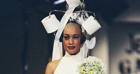 На фоне роста продаж туалетной бумаги Жан-Поль Готье показал модный образ с ней