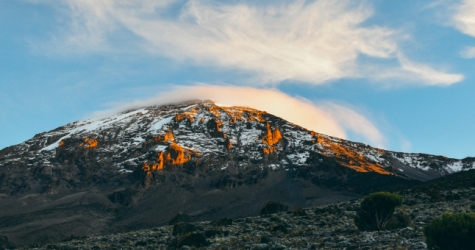 На склонах Килиманджаро уже несколько дней горит лес