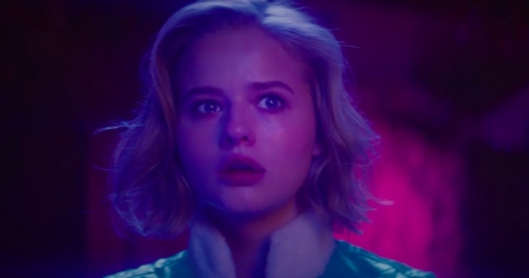 Александра Бортич играет Снегурочку в клипе Cream Soda «Комета»