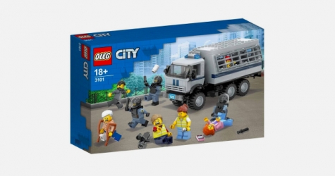 Художник из Санкт-Петербурга сделал концепт набора Lego с автозаком и протестующими