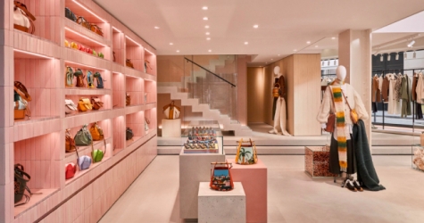 Loewe открывает в Париже бутик с винтажной мебелью и керамикой Пабло Пикассо