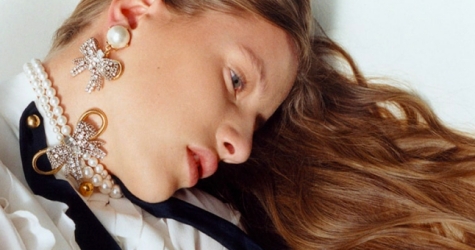 Лотта Волкова стилизовала съемку украшений для Miu Miu