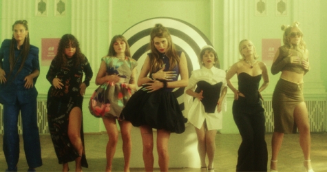 Луна примерила новую коллекцию H&M Studio в клипе на песню «Ухажер»