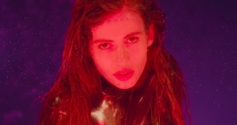 Луна выпустила еще один клип на песню «Золотые лепестки»