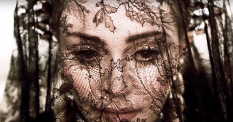 Мадонна выпустила видео «Dark Ballet» с Mykki Blanco в роли Жанны д’Арк