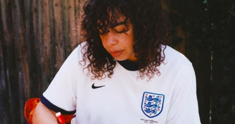 Мартин Роуз создала футболку для английских болельщиков на Евро-2020