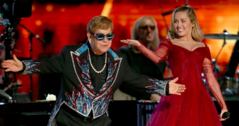 В записи альбома каверов Metallica от Майли Сайрус принял участие Элтон Джон