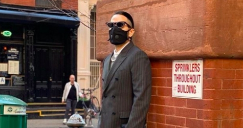 Марк Джейкобс показал образ для прогулок с респиратором