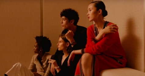 Модели едут в лифте на Луну в новой кампании Chanel