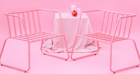 Бренд Woodi показал съемку с мебелью из коллекции по мотивам Баухауса