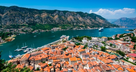 Покидающие Черногорию туристы смогут бесплатно сделать тест на COVID-19