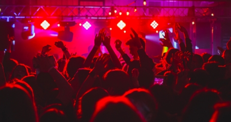 С 19 октября в московские ночные клубы можно будет попасть только по QR-кодам и СМС