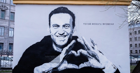 В Санкт-Петербурге появилось граффити с Алексеем Навальным — его закрасили через несколько часов