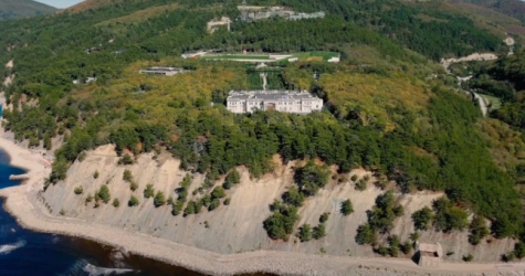 «Лохотрон»: Дмитрий Песков прокомментировал расследование ФБК о «дворце Путина» в Геленджике