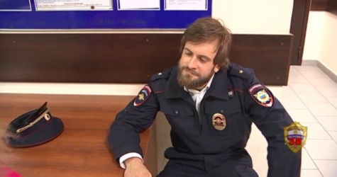 Петр Верзилов задержан в Москве — он танцевал на улице в полицейской форме