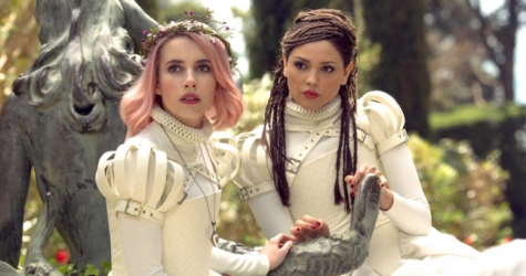 Вышел русскоязычный трейлер фильма «Райские холмы» с Эммой Робертс и Миллой Йовович