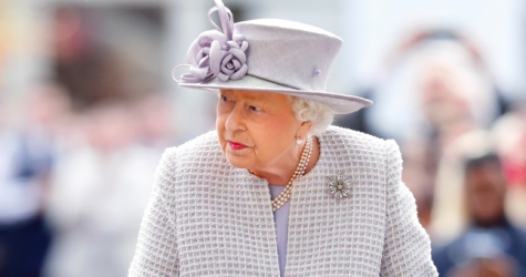 Личный костюмер Елизаветы II Анжела Келли выпустила мемуары