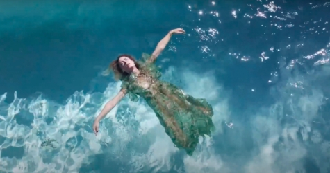 Рошин Мерфи отдыхает на вилле в клипе «Something More»