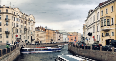 Власти Санкт-Петербурга ввели QR-коды для посещения ресторанов и торговых центров