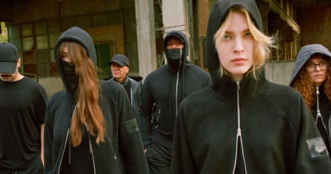 Денис Симачев создал капсульную коллекцию при поддержке «Яндекс.Такси»