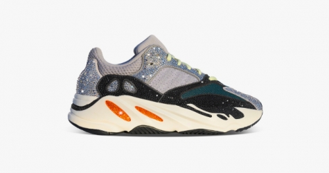 Художник усыпал стразами кроссовки Yeezy для совместного проекта с британской сетью Browns