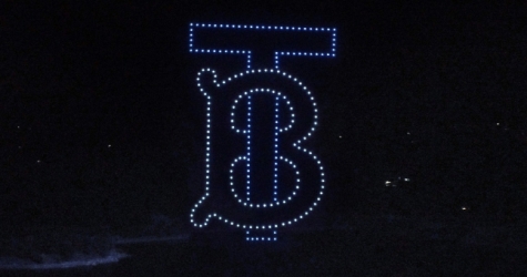 Burberry устроил перформанс с дронами в США