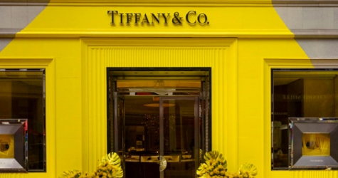 Tiffany & Co. открыл поп-ап по мотивам первоапрельской шутки со сменой фирменного цвета