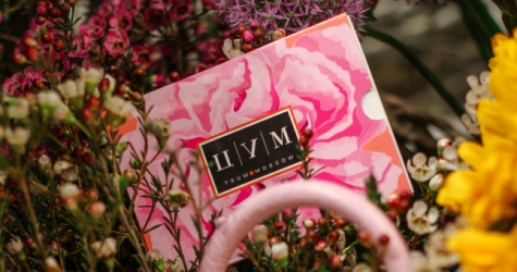 К 8 Марта в ЦУМе можно будет купить букет и персонализировать сумку