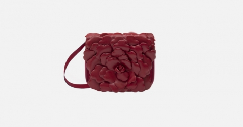 Valentino выпустил сумки, вдохновленные цветущими розами