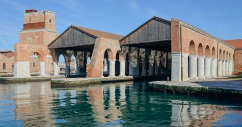 Valentino спонсировал театральный фестиваль Венецианской биеннале